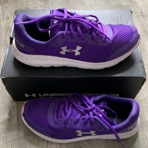 Under Armour Big Girls so 6Y sneakers in box